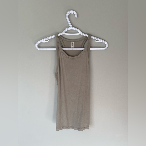 🍀Aritzia Sunday Best high Neck Tank (S) - Picture 1 of 4